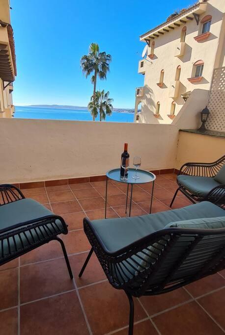 Estepona Port Beachside Apartment - Marina Bay Екстер'єр фото